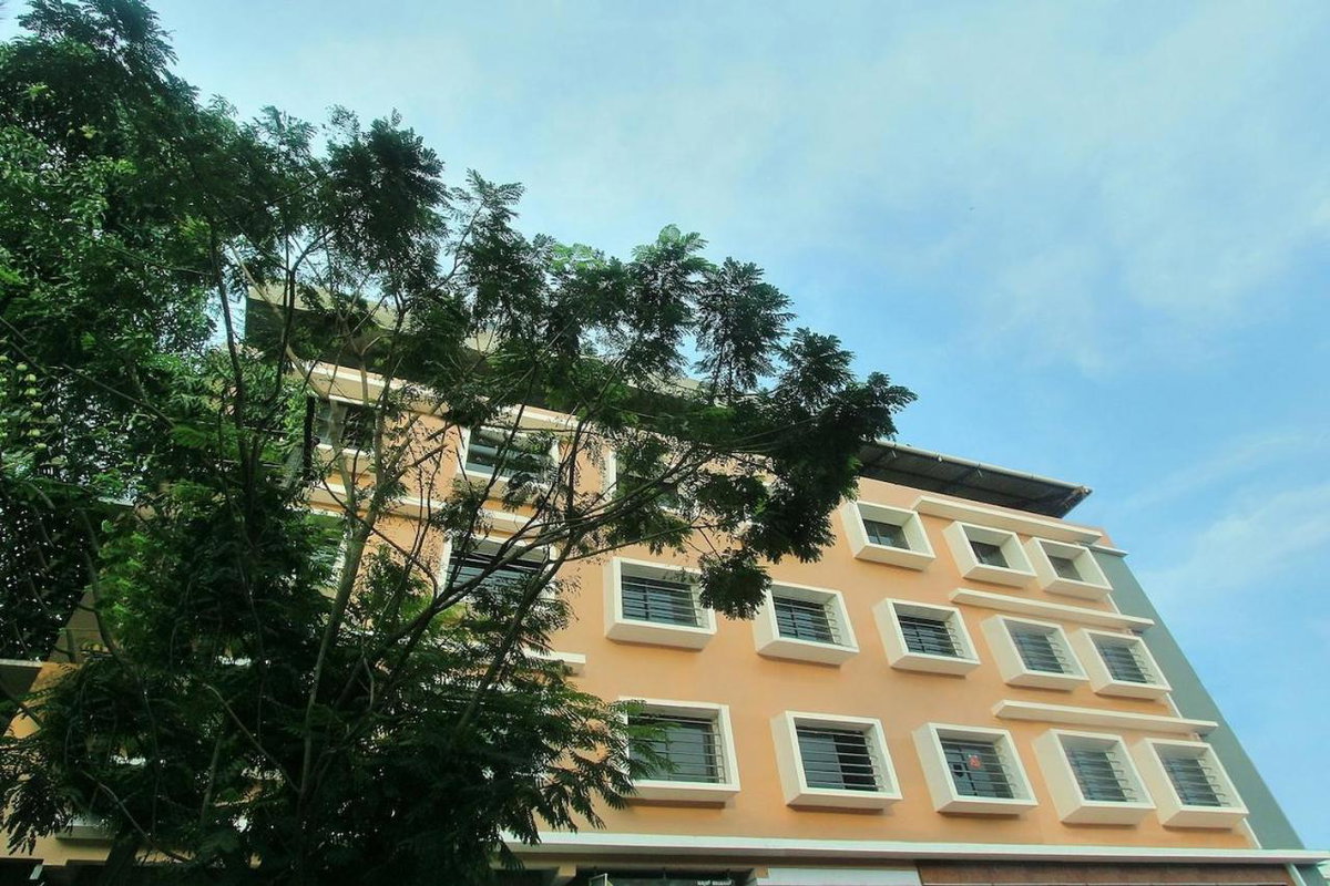 Hotel · Laxman Residency, Kulurkudrū