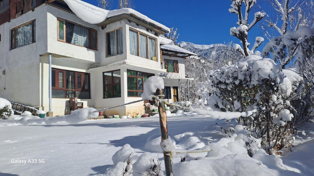 Al-Ayaan Guest House, India