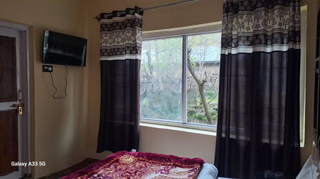 Al-Ayaan Guest House, Pahalgām, India