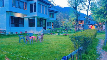 Al-Ayaan Guest House, Pahalgām, India