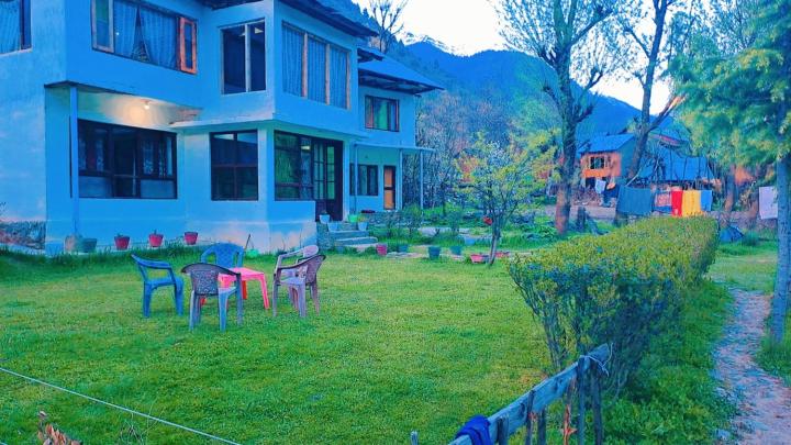 Al-Ayaan Guest House, Pahalgām, India