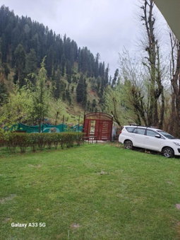 Al-Ayaan Guest House, Pahalgām, India
