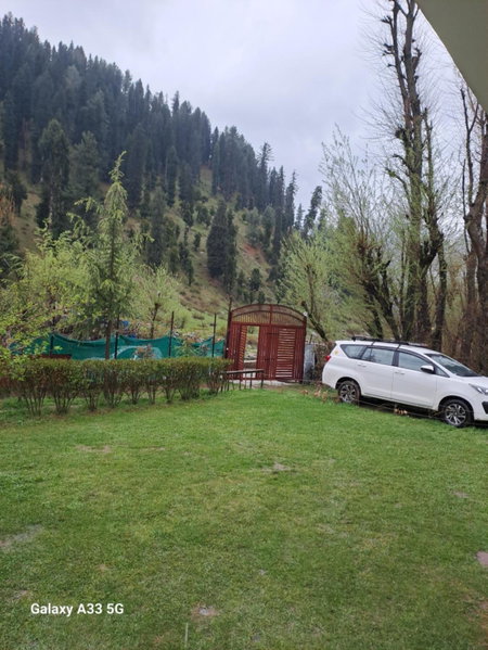 Al-Ayaan Guest House, Pahalgām, India