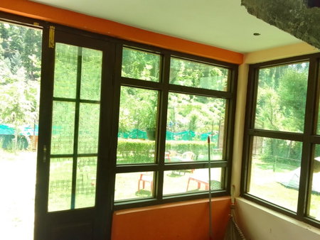 Al-Ayaan Guest House, Pahalgām, India