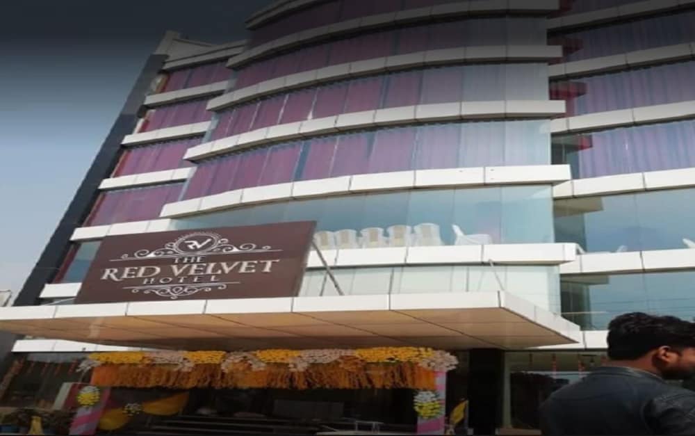 Hotel · The Red Velvet Hotel, Danapur