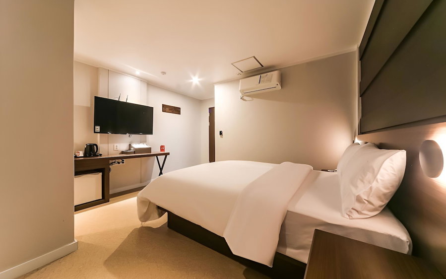 Geojedo Jangseungpo Hotel Carara, Geoje, South Korea