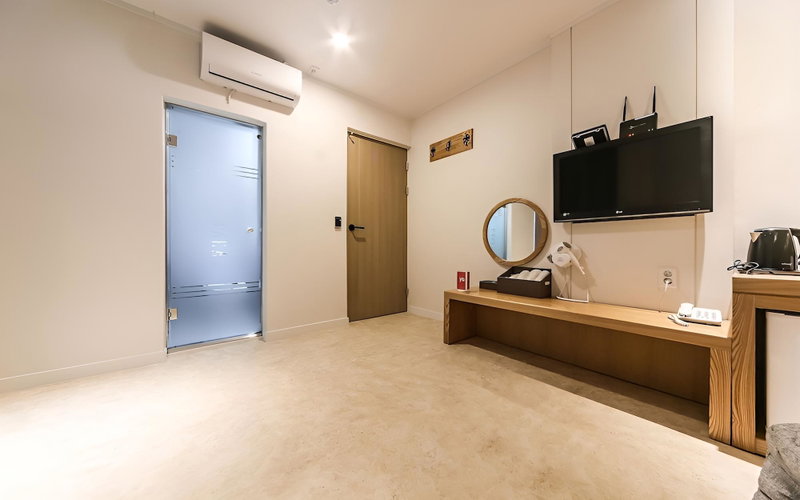Geojedo Jangseungpo Hotel Carara, Geoje, South Korea