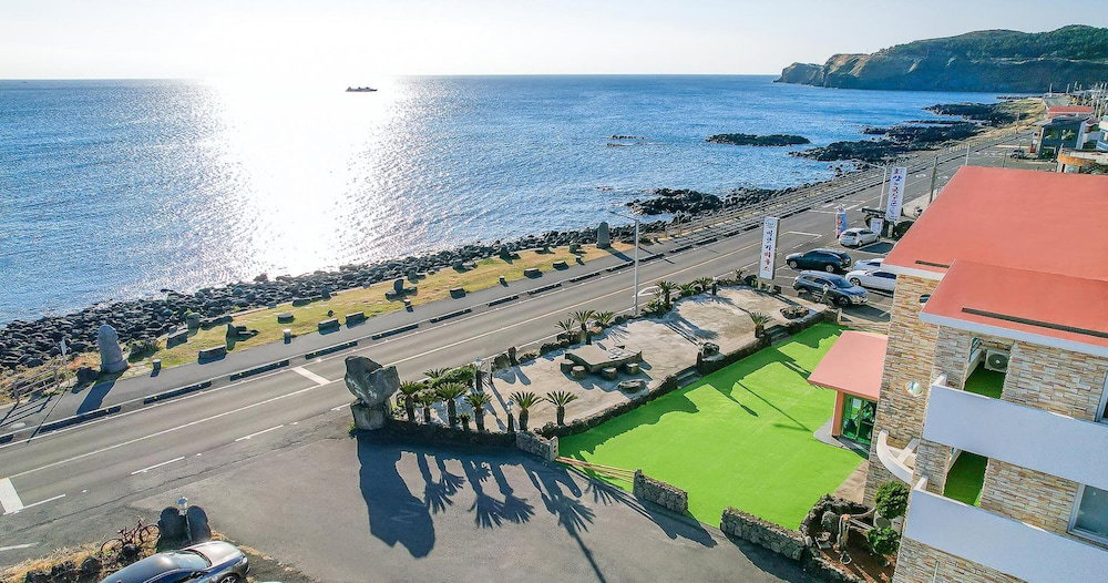 Jeju Kidsgajok Badatgahauseu, South Korea
