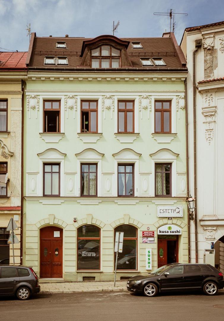 3 Bros' Apart, Poland