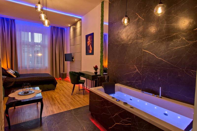 Apartament czarny z jacuzzi, Kraków, Poland
