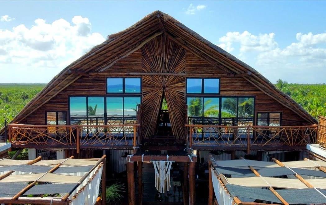 Casa Hayhu, Mexico