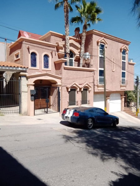 Hermoso Depto por UACH II Con Terraza y linda vista, Chihuahua, Mexico