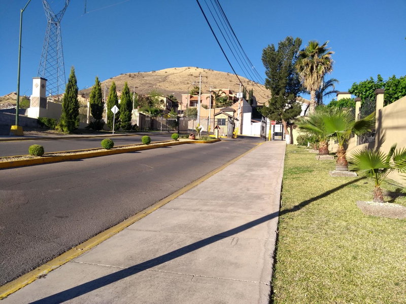 Hermoso Depto por UACH II Con Terraza y linda vista, Chihuahua, Mexico