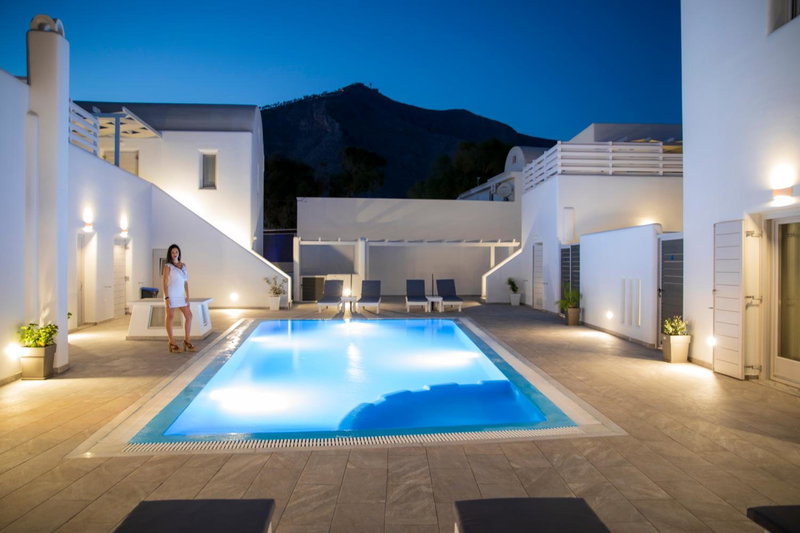 Petra Aqua Villa, Perissa, Greece