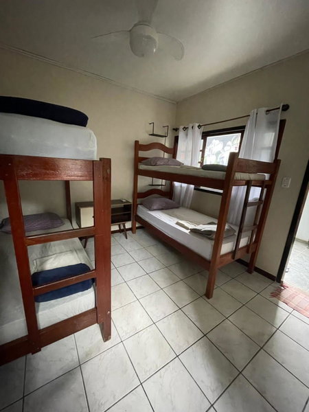 Mahalo Hostel, Abraão, Brazil