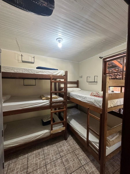 Mahalo Hostel, Abraão, Brazil