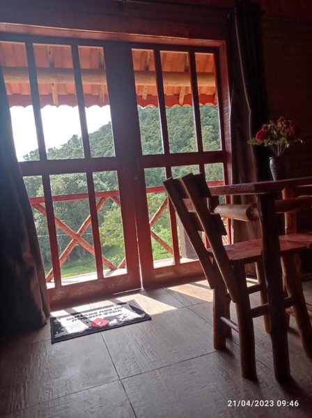 Chalés românticos com hidromassagem e lareira em área rural de visconde de Mauá Pousada Bela Helena, Visconde De Maua, Brazil