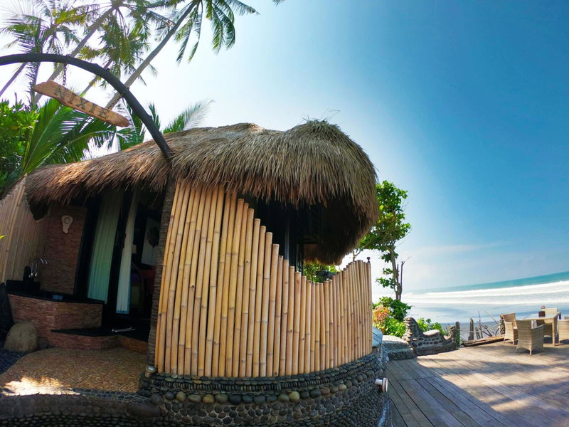 Beachfront Villa Nixie and the Sea Tabanan, Tabanan, Indonesia