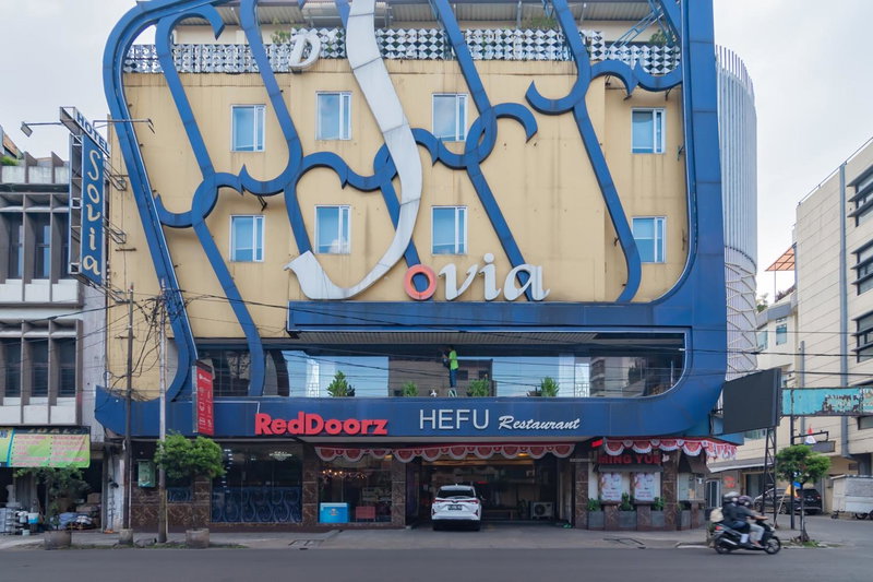 RedDoorz Premium near Bandung Station, Bandung, Indonesia