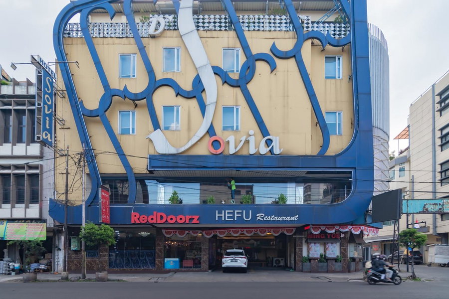 RedDoorz Premium near Bandung Station, Bandung, Indonesia