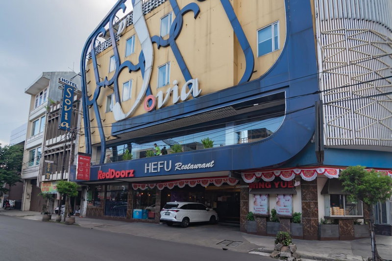 RedDoorz Premium near Bandung Station, Bandung, Indonesia
