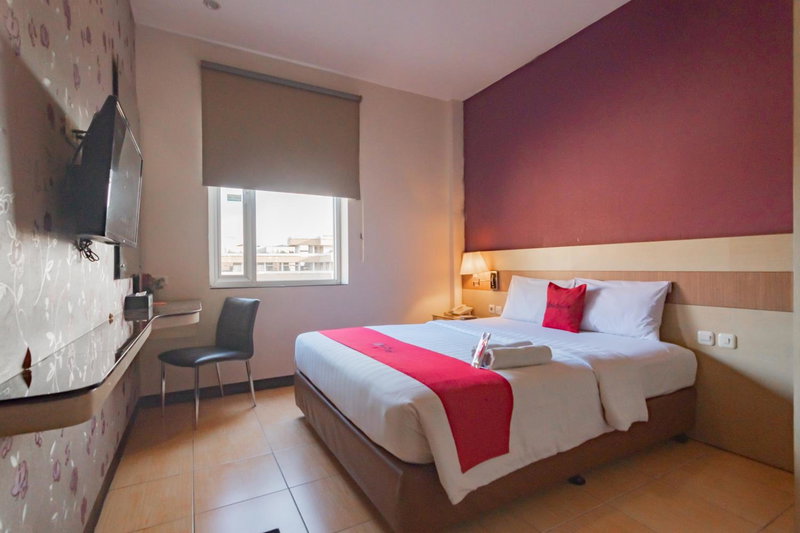 RedDoorz Premium near Bandung Station, Bandung, Indonesia