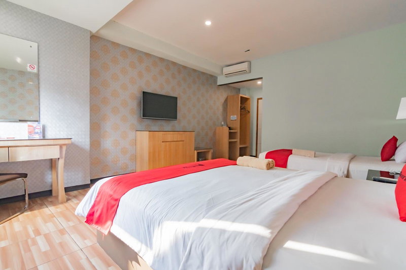 RedDoorz Premium near Bandung Station, Bandung, Indonesia