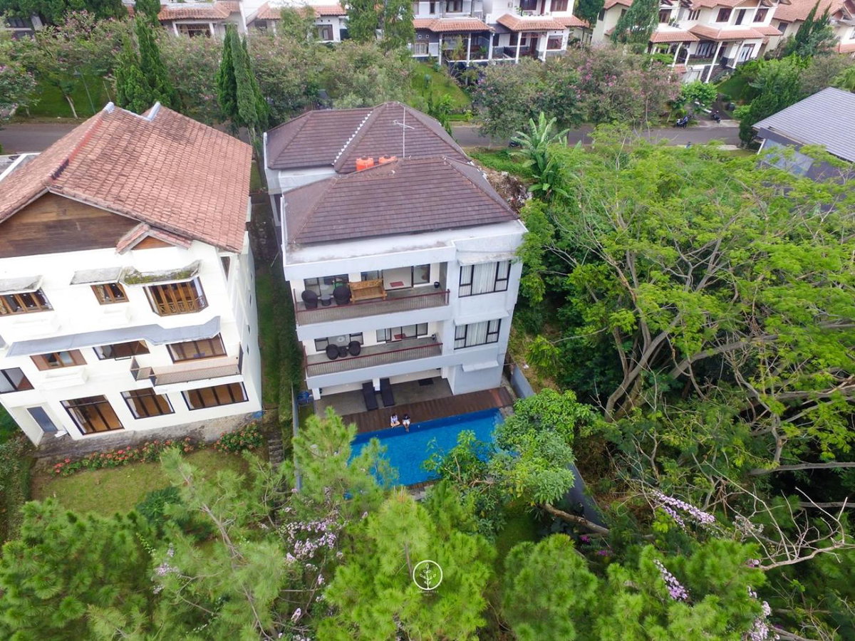Hikari Hill View Villa 7 Bedrooms With a Private Swimming Pool and a Billiard Table, Indonesia