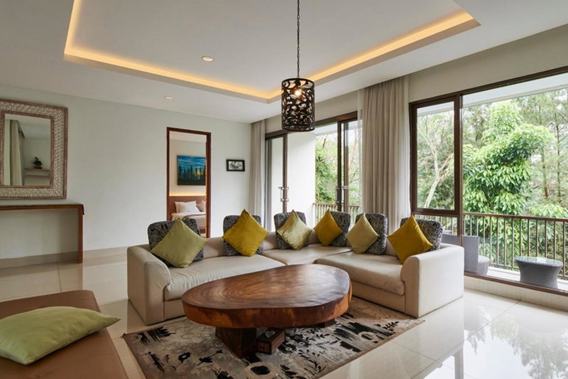 Hikari Hill View Villa 7 Bedrooms With a Private Swimming Pool and a Billiard Table, Bandung, Indonesia