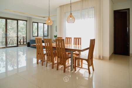 Hikari Hill View Villa 7 Bedrooms With a Private Swimming Pool and a Billiard Table, Bandung, Indonesia