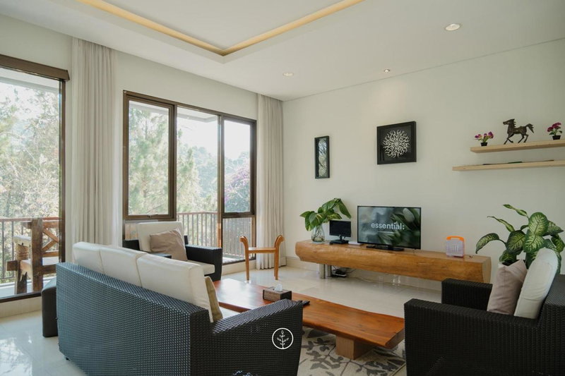 Hikari Hill View Villa 7 Bedrooms With a Private Swimming Pool and a Billiard Table, Bandung, Indonesia