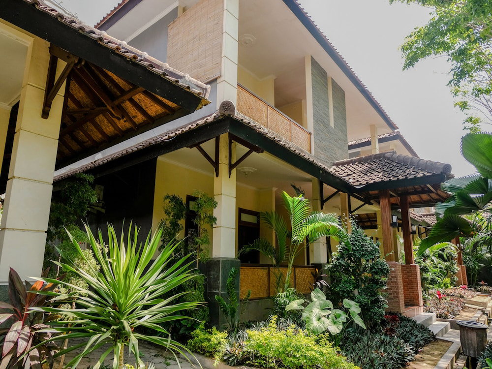 Hotel Mahkota Plengkung, Indonesia