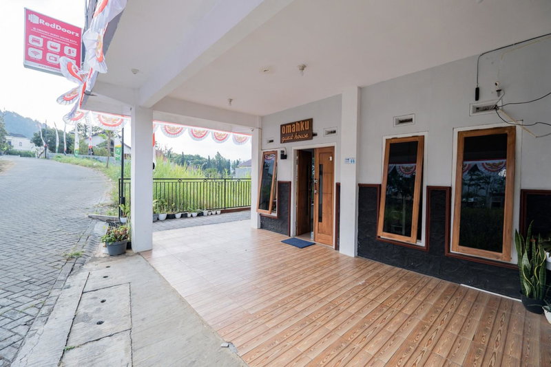 RedDoorz at Omahku Guest House Batu, Malang, Indonesia