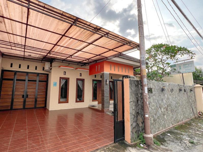 Homestay Syariah Sawitsari Dekat Pakuwon Mall dan UGM by Simply Homy, Yogyakarta, Indonesia