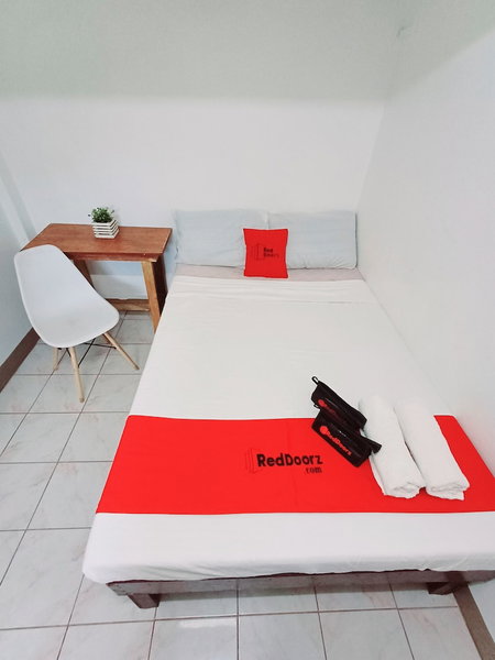 San Juanico Travellers Inn - RedDoorz, Tacloban, Philippines