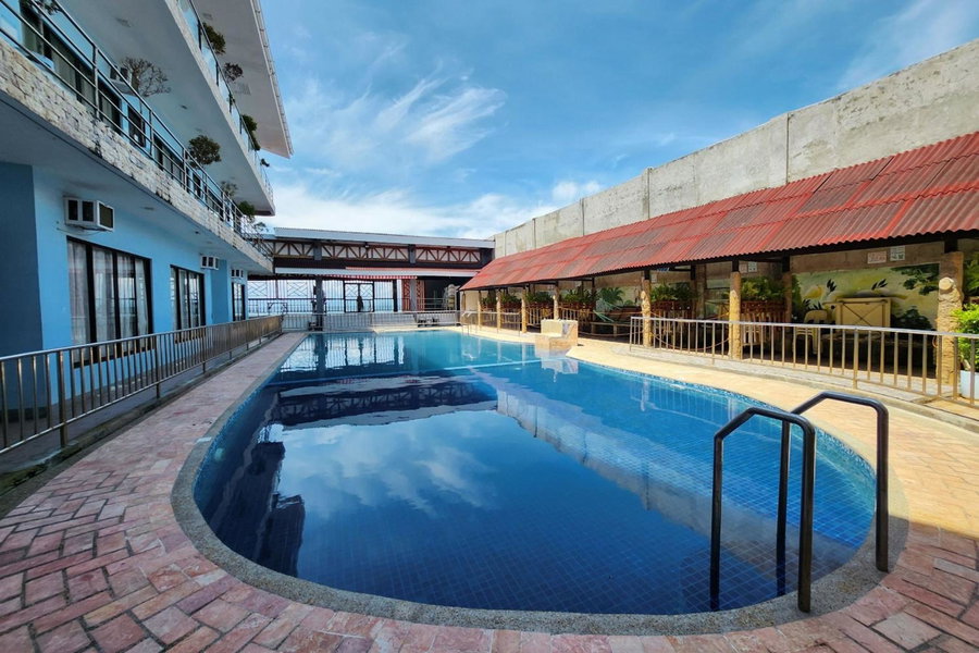 Hidden Valley Beach Resort, Pinamunganjan, Philippines