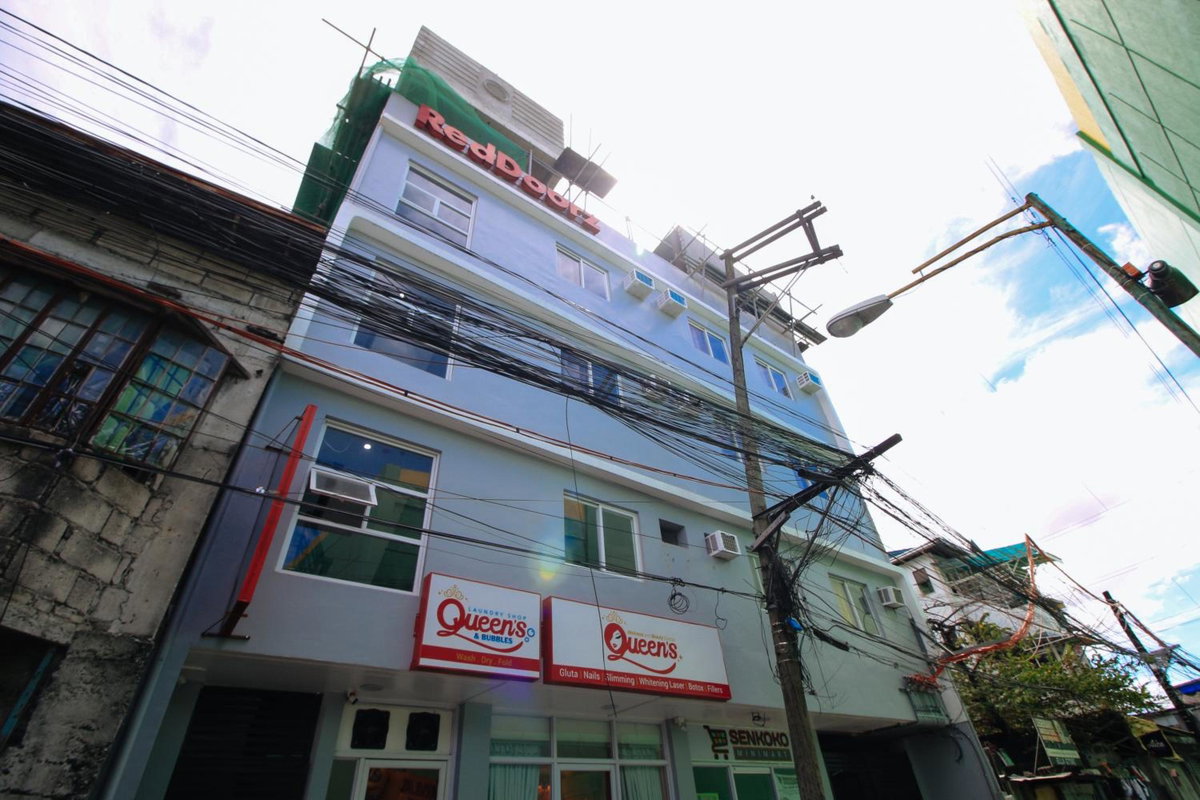 RedDoorz near Zobel Roxas St, Philippines