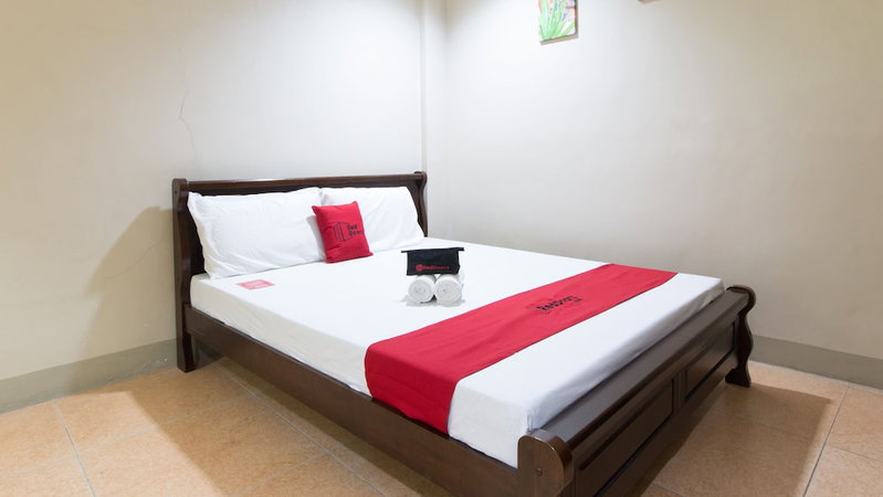 RedDoorz @ Teofila Lodge, Vigan, Philippines