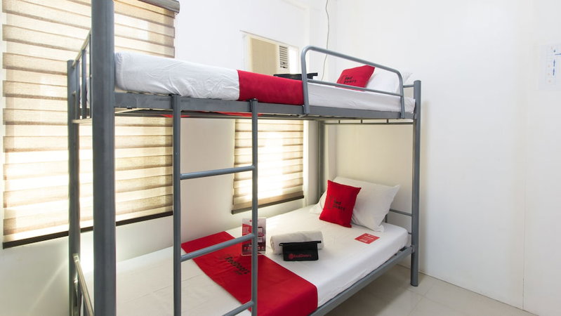 RedDoorz @ Teofila Lodge, Vigan, Philippines