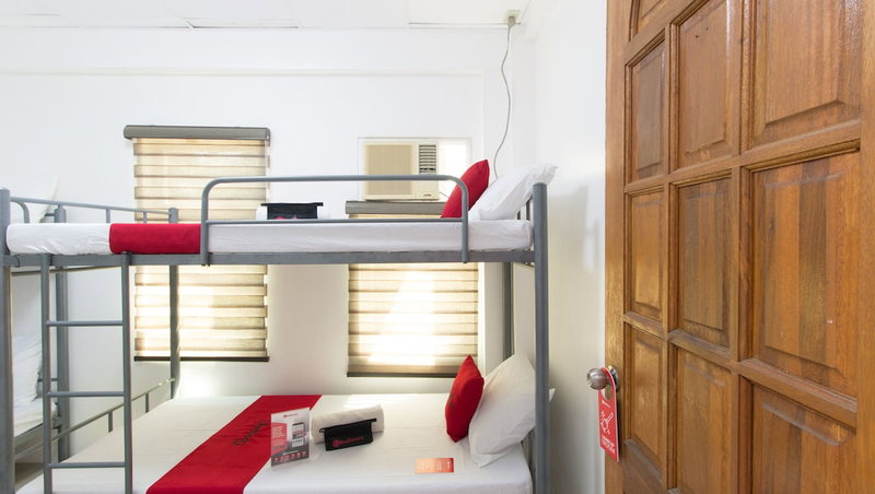 RedDoorz @ Teofila Lodge, Vigan, Philippines