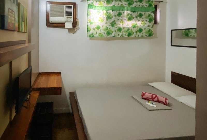 RedDoorz @ Sukitel Budget Hotel Nasugbu, Nasugbu, Philippines