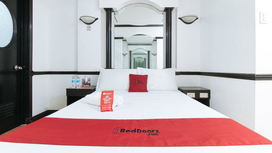 RedDoorz Plus at Villa Gloria Taguig, Manila, Philippines