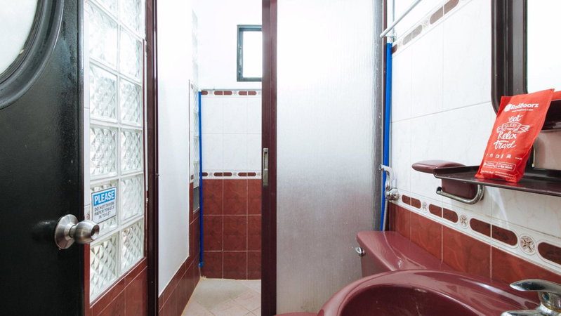 RedDoorz Plus at Villa Gloria Taguig, Manila, Philippines