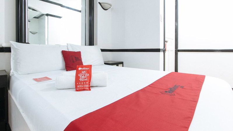 RedDoorz Plus at Villa Gloria Taguig, Manila, Philippines