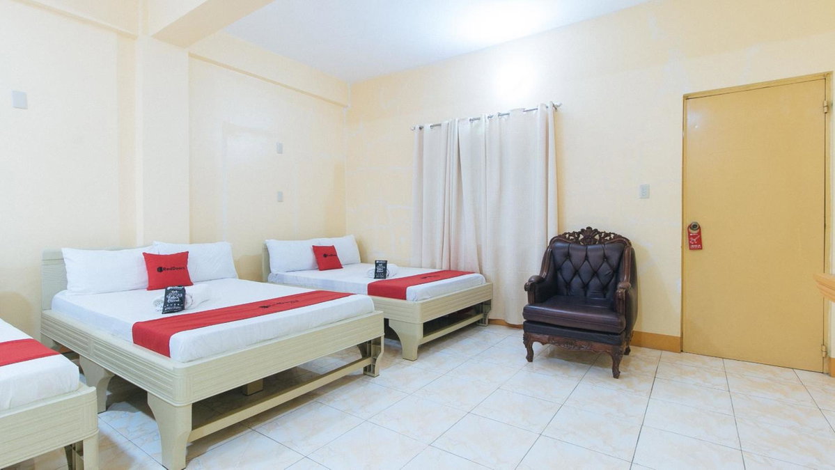 RedDoorz @ Goldland Spring Resort Urdaneta City, Philippines