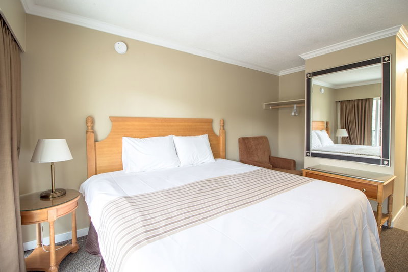 Okanagan Royal Park Inn by Elevate Rooms, Vernon, Canada
