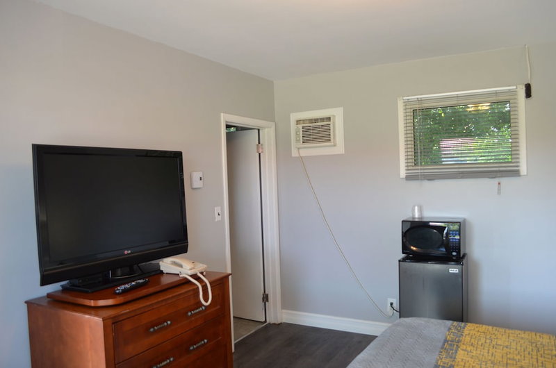 Studio 1 Motel, Cobourg, Canada