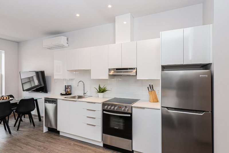 Modern and New Studio in the Heart of the City by Den Stays, Montréal, Canada