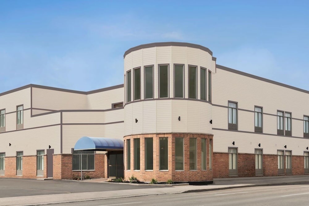 Signature Inn & Suites Hamilton, Canada