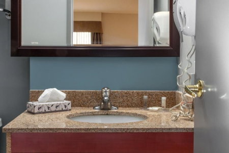 Signature Inn & Suites Hamilton, Hamilton, Canada